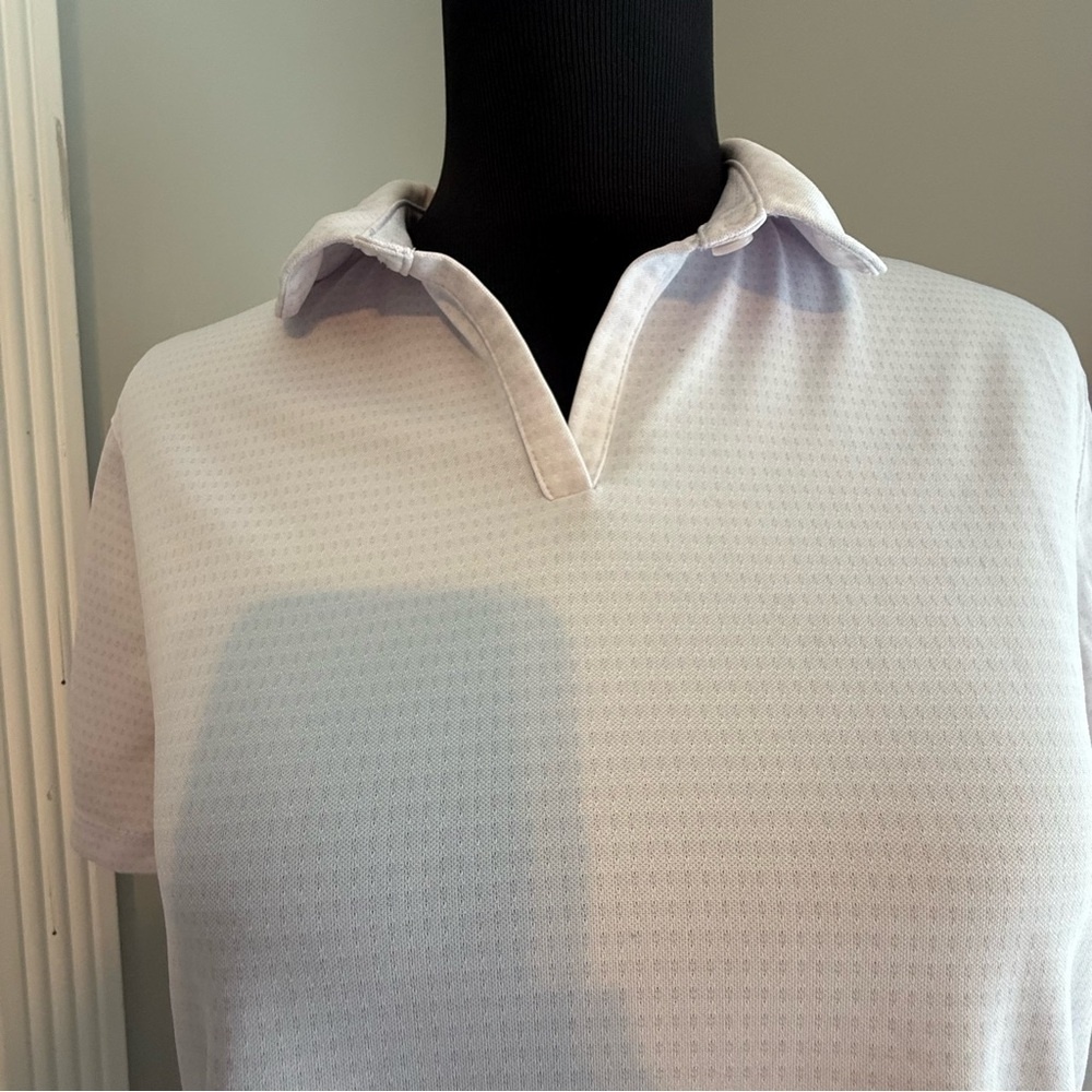 Nike womens Victory DriFit textured golf polo size large

EUC. Lilac and White